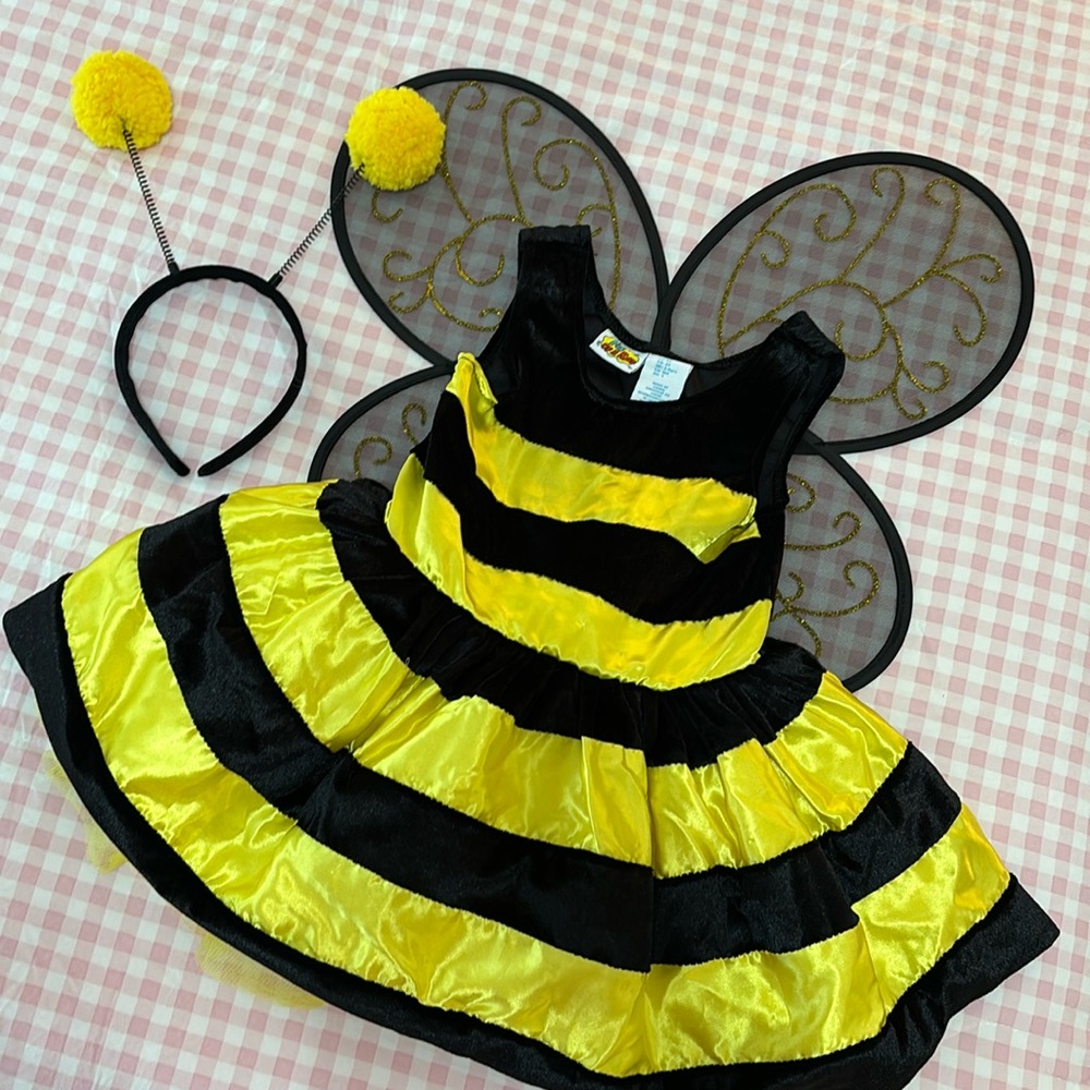 Toddler girl size 4 cute Halloween bee costume!